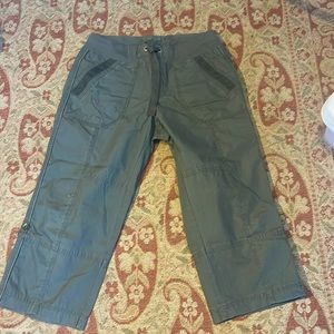 Calvin Klein performance cargo capris, size small forest, green